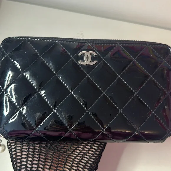 Chanel Black Patent Leather Quilted Zip Around Wallet - Picture 8 of 16